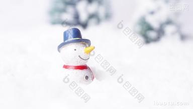 雪地上的雪人圣诞节唯美柔光镜头